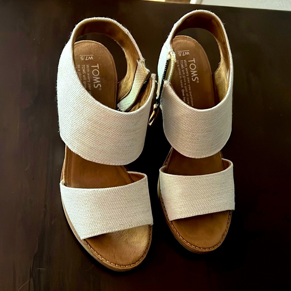 Never been worn Tom’s wedge sandals in 7.5